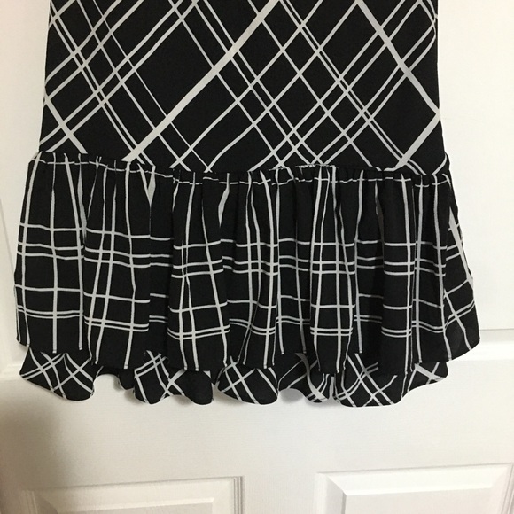 (NWT) Nicole Miller Dress with ruffle bottom - Picture 3 of 11